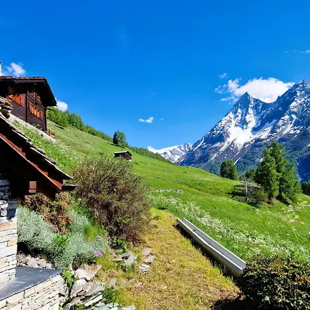 샬레 Mayen Motau - Retour A L Essentiel *